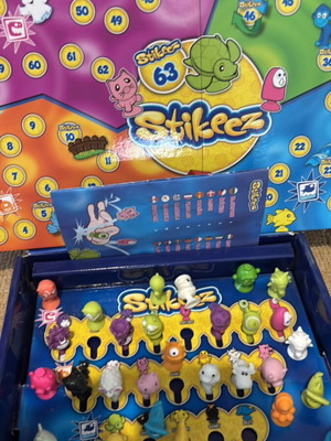 Stikeez board game with 36 stickers, 18 rare colors, new