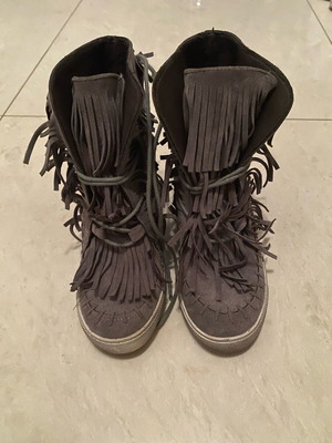 Boots with fringes and internal platform heel size 38 grey like new