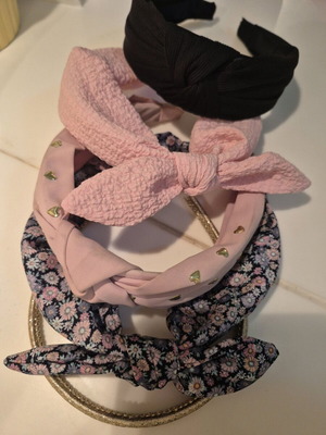 Hairbands and ribbons like new, multicolored