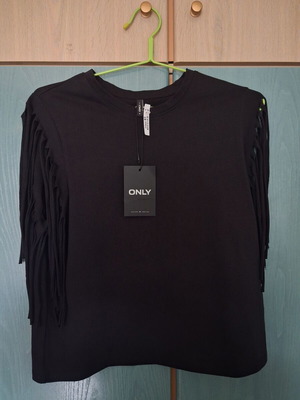 Only black T-shirt like new, size M