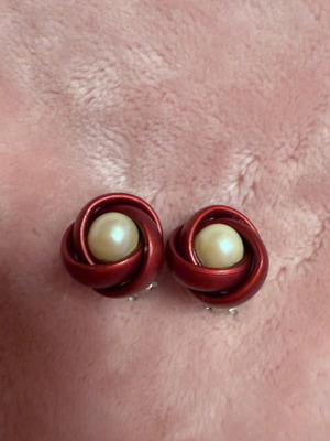 Vintage Atelier earrings like new, red pearl rose design