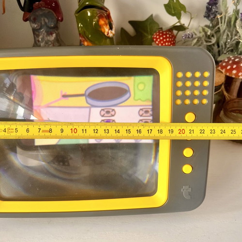Retro mobile phone screen magnifier