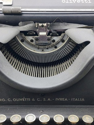 Olivetti M40 typewriter like new
