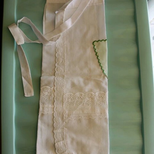 Kitchen apron with green vintage pocket, new, white with lace