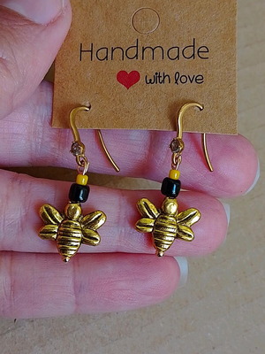 Bee earrings new, gold with metal hoop