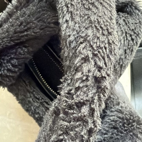 Moschino tote bag used, black furry shoulder bag Migato