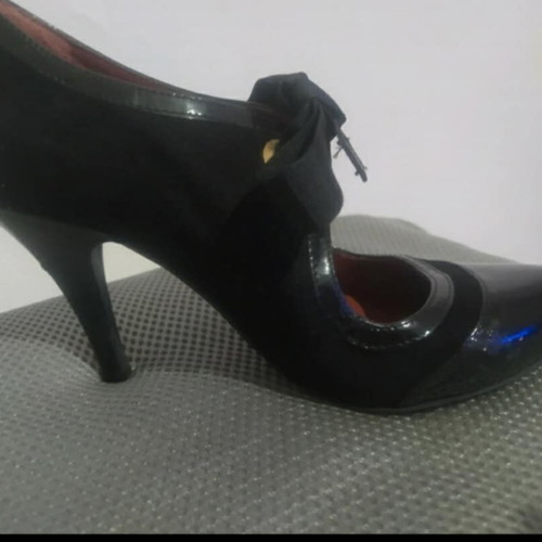 Chaniotakis black pumps like new