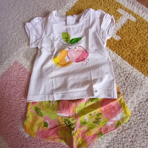 Mayoral baby clothing set like new for girls 24M with T-shirt and shorts
