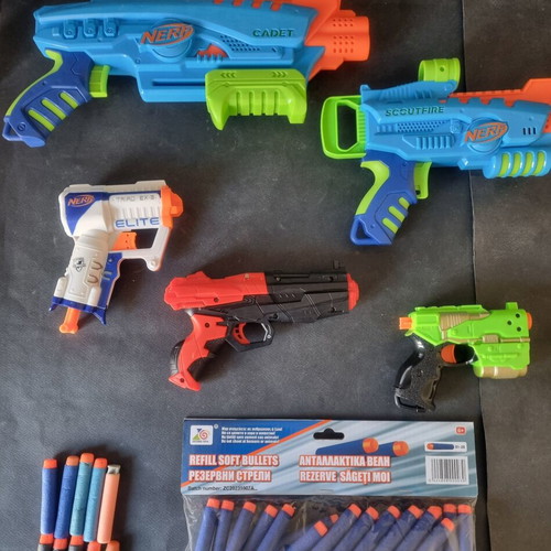 Nerf toy guns and darts set