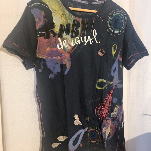 Desigual Short-Sleeve T-Shirt like New with Embroidered Designs