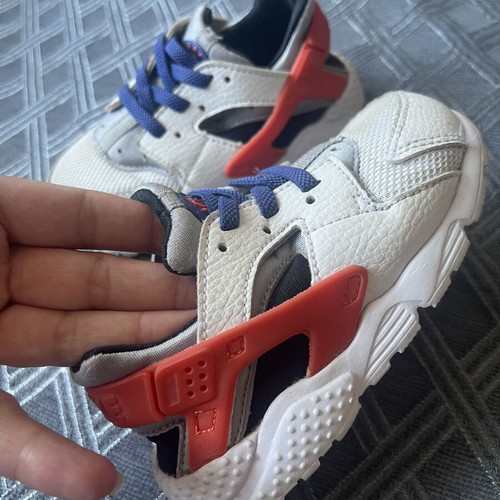 Nike Huarache kids sneakers size 25 used