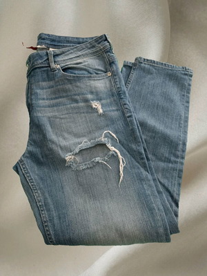 H&M Divided mom jeans used, size EUR 40, blue distressed
