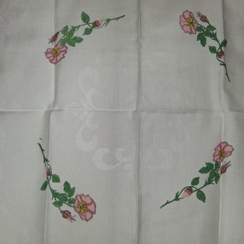 Square Semen table linen 75×75, hand-painted, like new