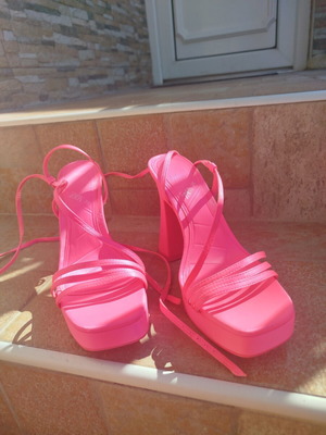Zara fuchsia platform sandals like new, size 38