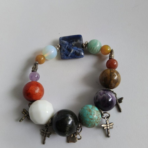 Multicolor bracelet like new with semi-precious stones and metal details