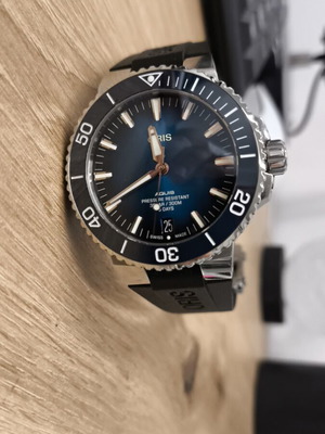 Oris Aquis Date Calibre 400 Automatic watch like new