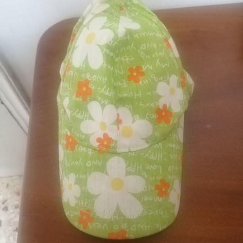 Women's jockey hat like new, multicolored