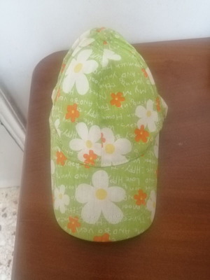 Women's jockey hat like new, multicolored