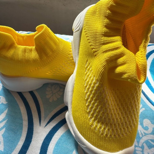 Nike kids athletic shoes like new, size 23, white and yellow