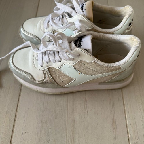 Diadora white athletic shoes like new, suede leather size 36