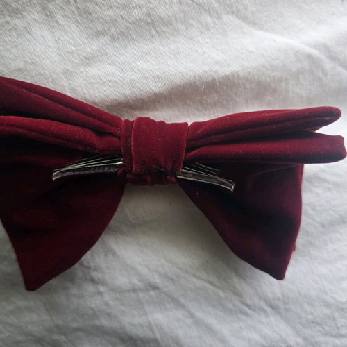 Velvet bow tie burgundy with clip used