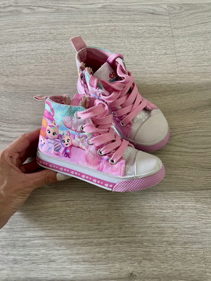 Cry Babies Sneakers like new with lights and zipper, size 26