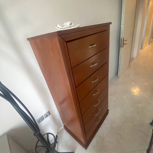 Chest of drawers like new, heavy construction, fully functional