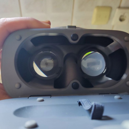 Google Daydream View VR headset with original controller