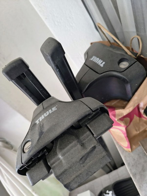 Thule Car Roof Bars like new