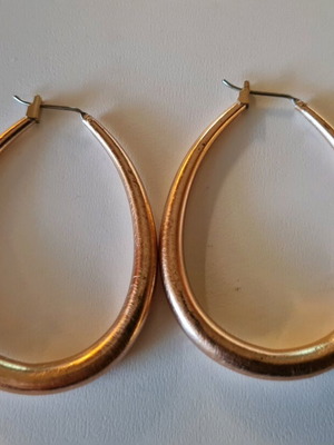 Oval earrings used pink gold with slight discoloration