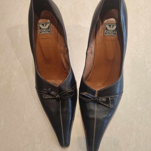 Leather pumps like new, black, size 41