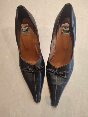 Leather pumps like new, black, size 41