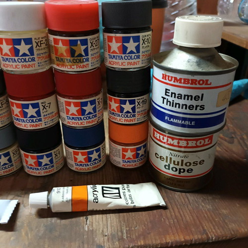 Tamiya and Humbrol model paints like new, 32 pieces