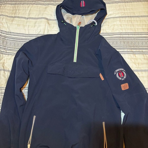Twenty 29 windbreaker jacket blue like new, size M for men and women