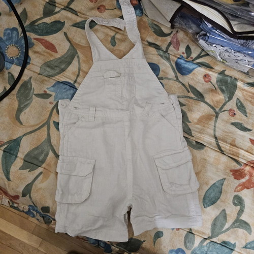 Baby romper shorts linen type like new, size 3-6 months white