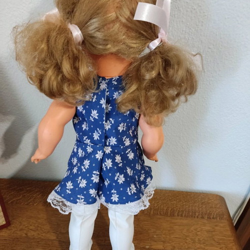 Vintage French doll used, in good condition with one eye sticking