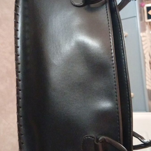 Leather shoulder bag black like new