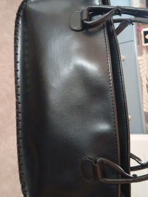 Leather shoulder bag black like new