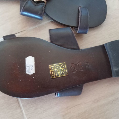 Leather sandals with stone, new, size 36, brown