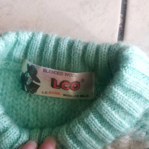 Vintage L. C. Oswal sweater like new, multicolored