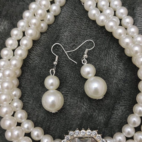 Jewelry set necklace earrings and bracelet new, white pack