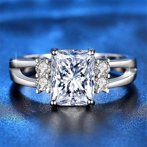 Ring with white zircon new, silver metal with rhodium plating
