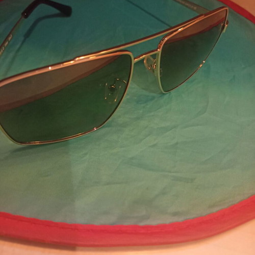 Invu sunglasses like new, gold color