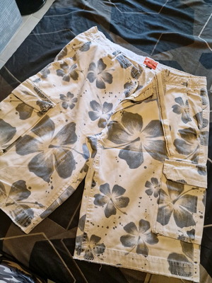 Cargo shorts in quite good condition, size M