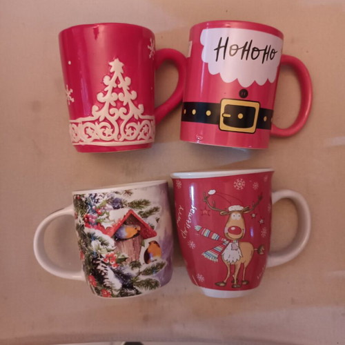 Christmas mug set like new, pack of 4