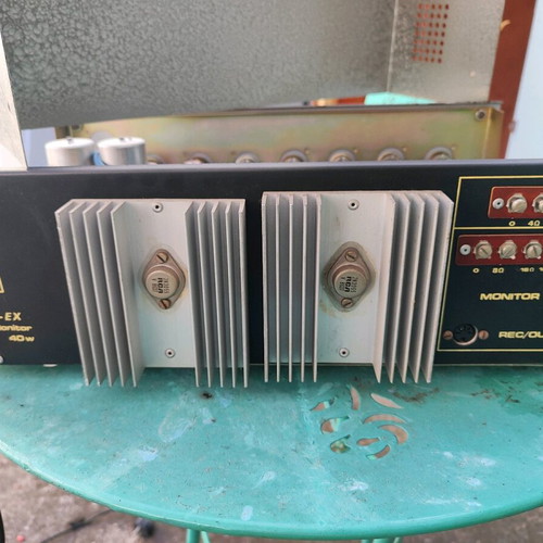 Mixer amplifier 4 inputs used