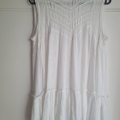 Attrattivo embroidered tunic shirt medium white like new