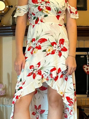Attrattivo summer dress with straps, like new, white with red flowers