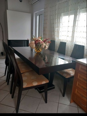 Τραπεζαρία μεταχειρισμένη ξύλινη 180×90 με συρταρωτή προέκταση και 6 καρέκλες