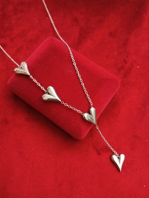 Necklace new stainless steel with asymmetrical silver hearts
